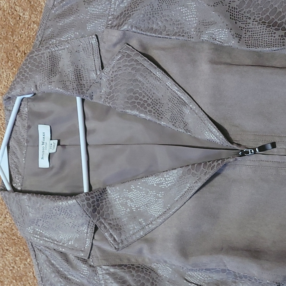 Jacket - Picture 2 of 7